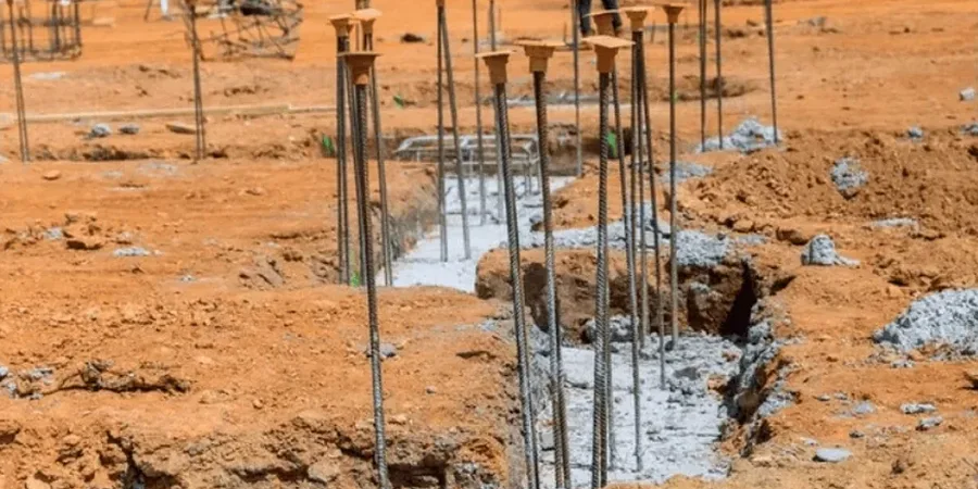 Projeto de fundações em estacas em Brasília: dimensionamento com base na NBR 6122